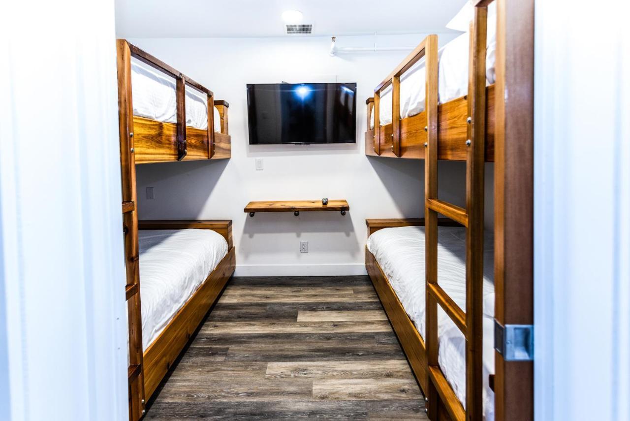 Crash Hotel Squamish Εξωτερικό φωτογραφία