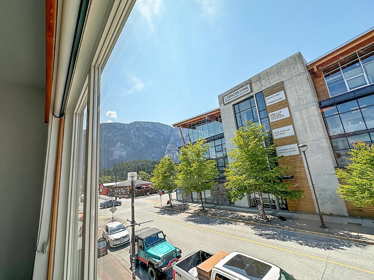 Crash Hotel Squamish Εξωτερικό φωτογραφία