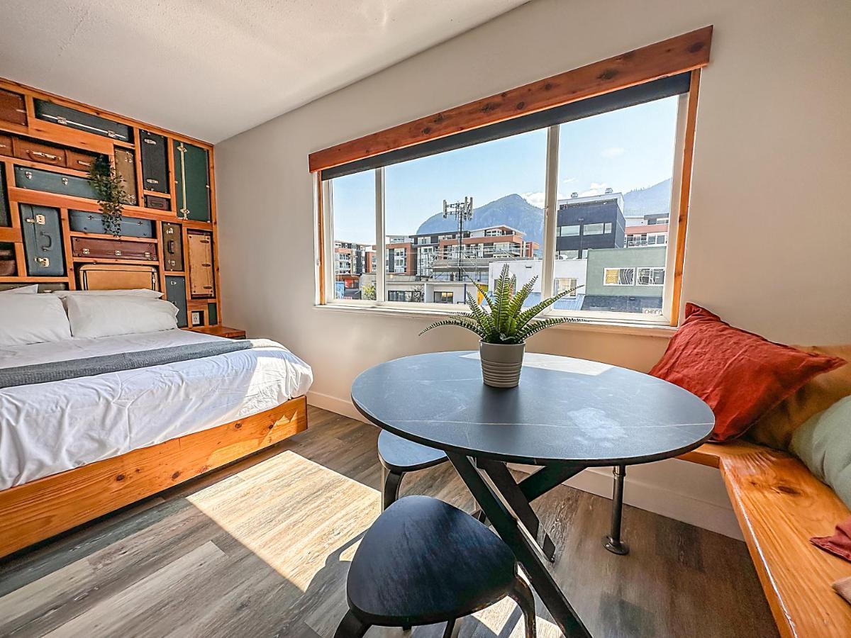 Crash Hotel Squamish Εξωτερικό φωτογραφία