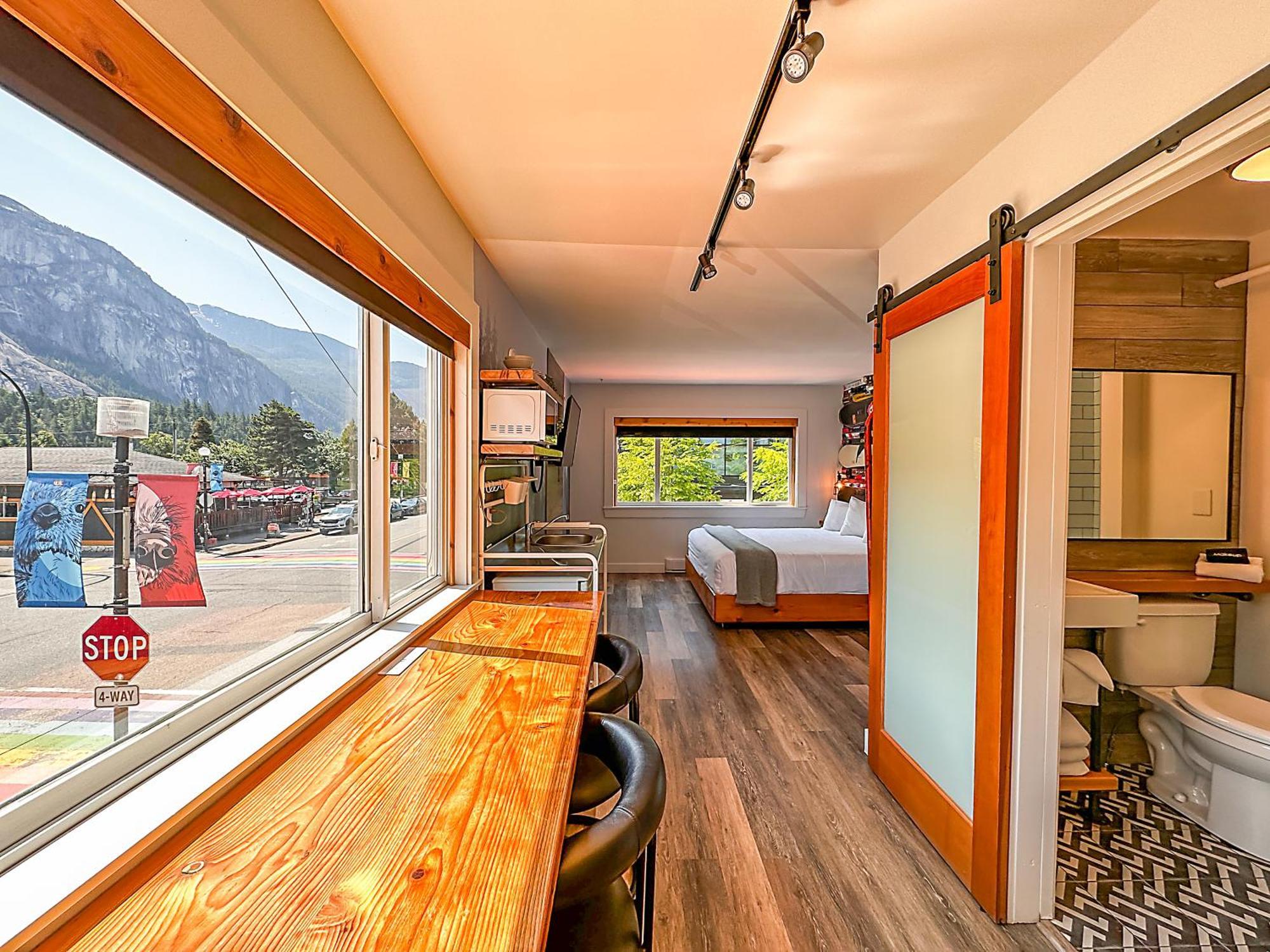 Crash Hotel Squamish Εξωτερικό φωτογραφία